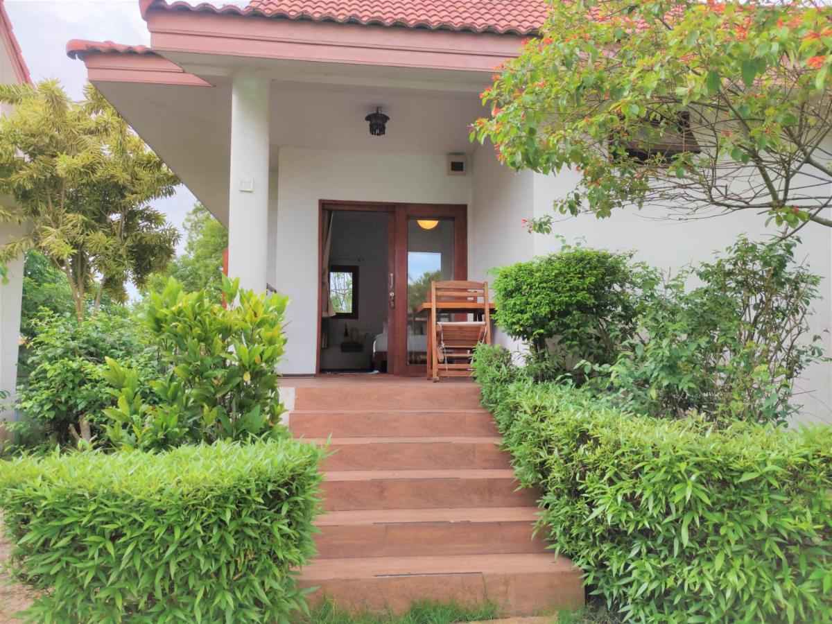 Armonia Village Resort And Spa Chumphon Bagian luar foto