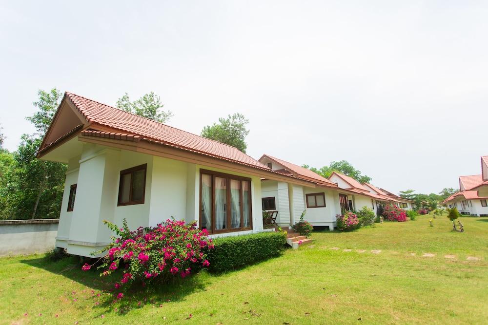 Armonia Village Resort And Spa Chumphon Bagian luar foto