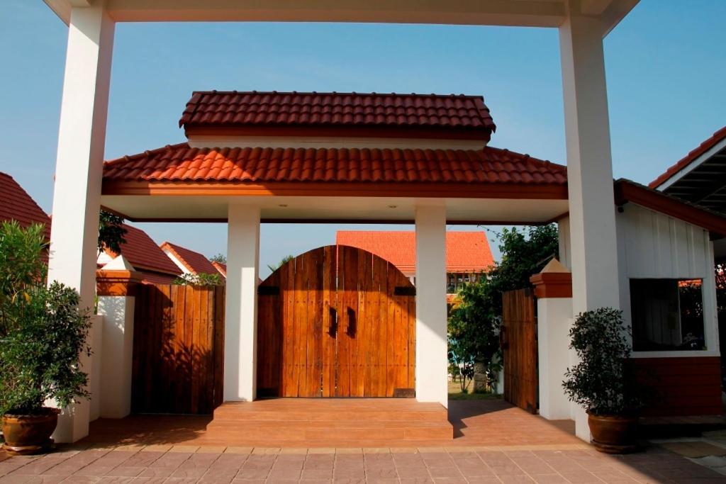 Armonia Village Resort And Spa Chumphon Bagian luar foto