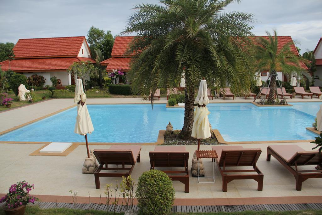 Armonia Village Resort And Spa Chumphon Bagian luar foto