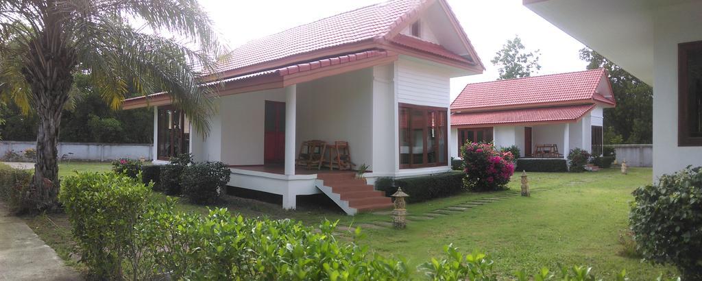 Armonia Village Resort And Spa Chumphon Bagian luar foto