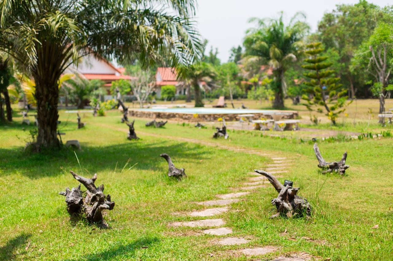 Armonia Village Resort And Spa Chumphon Bagian luar foto