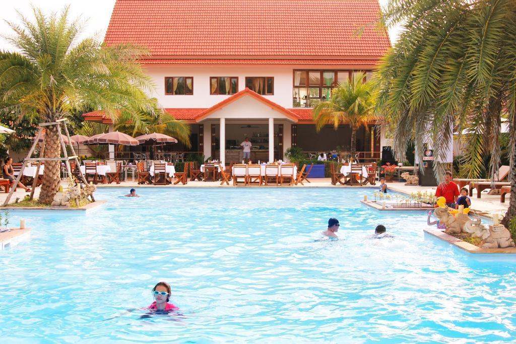 Armonia Village Resort And Spa Chumphon Bagian luar foto